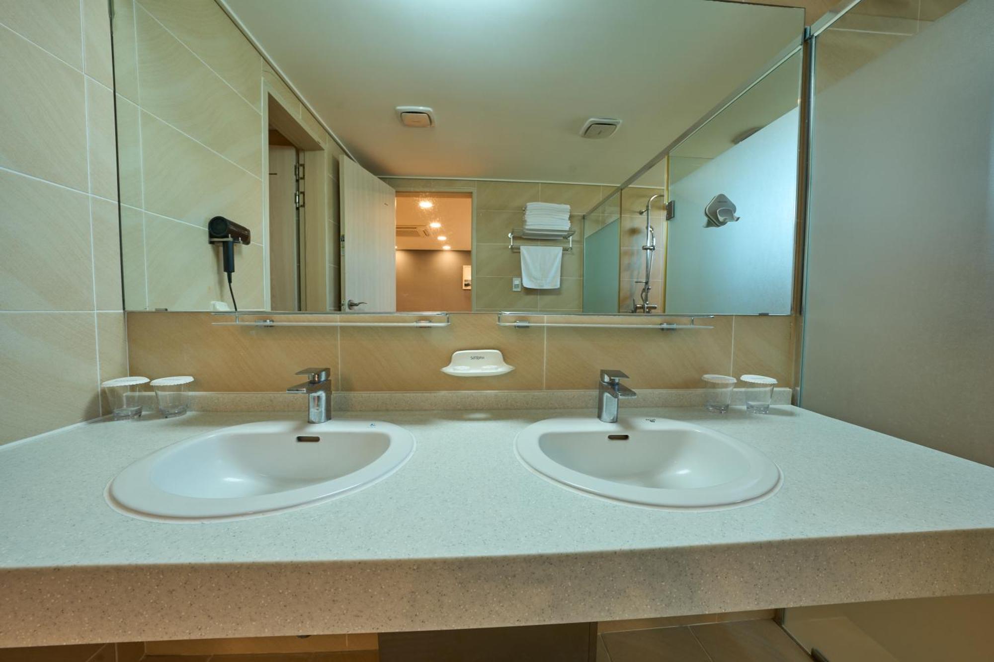 Pampas Hotel Чеджудо Экстерьер фото